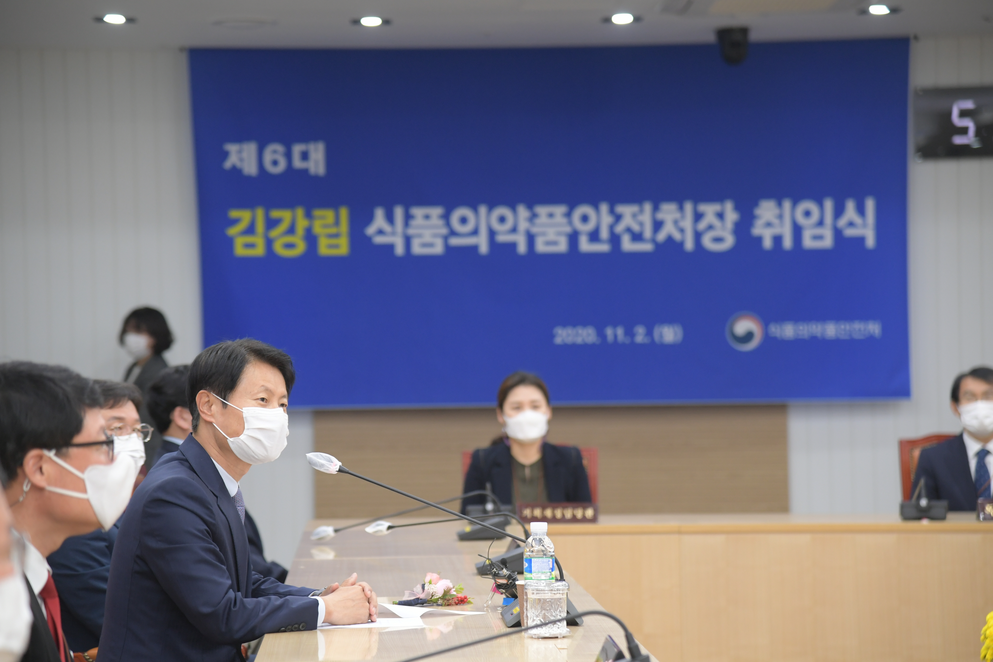 Photo News4 - [Nov. 2, 2020] Inauguration of Minister Kim Ganglip as the 6th Minister of Food and Drug Safety
