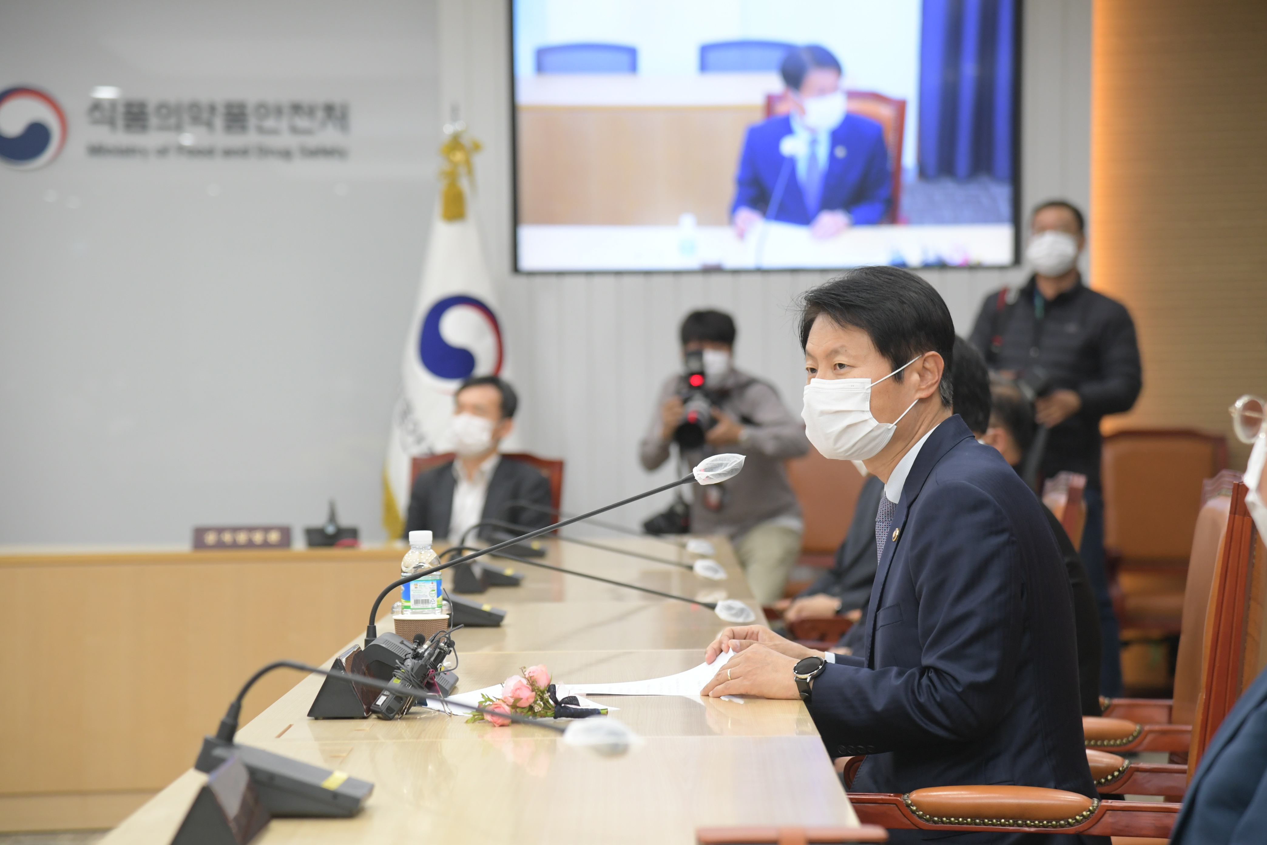 Photo News5 - [Nov. 2, 2020] Inauguration of Minister Kim Ganglip as the 6th Minister of Food and Drug Safety