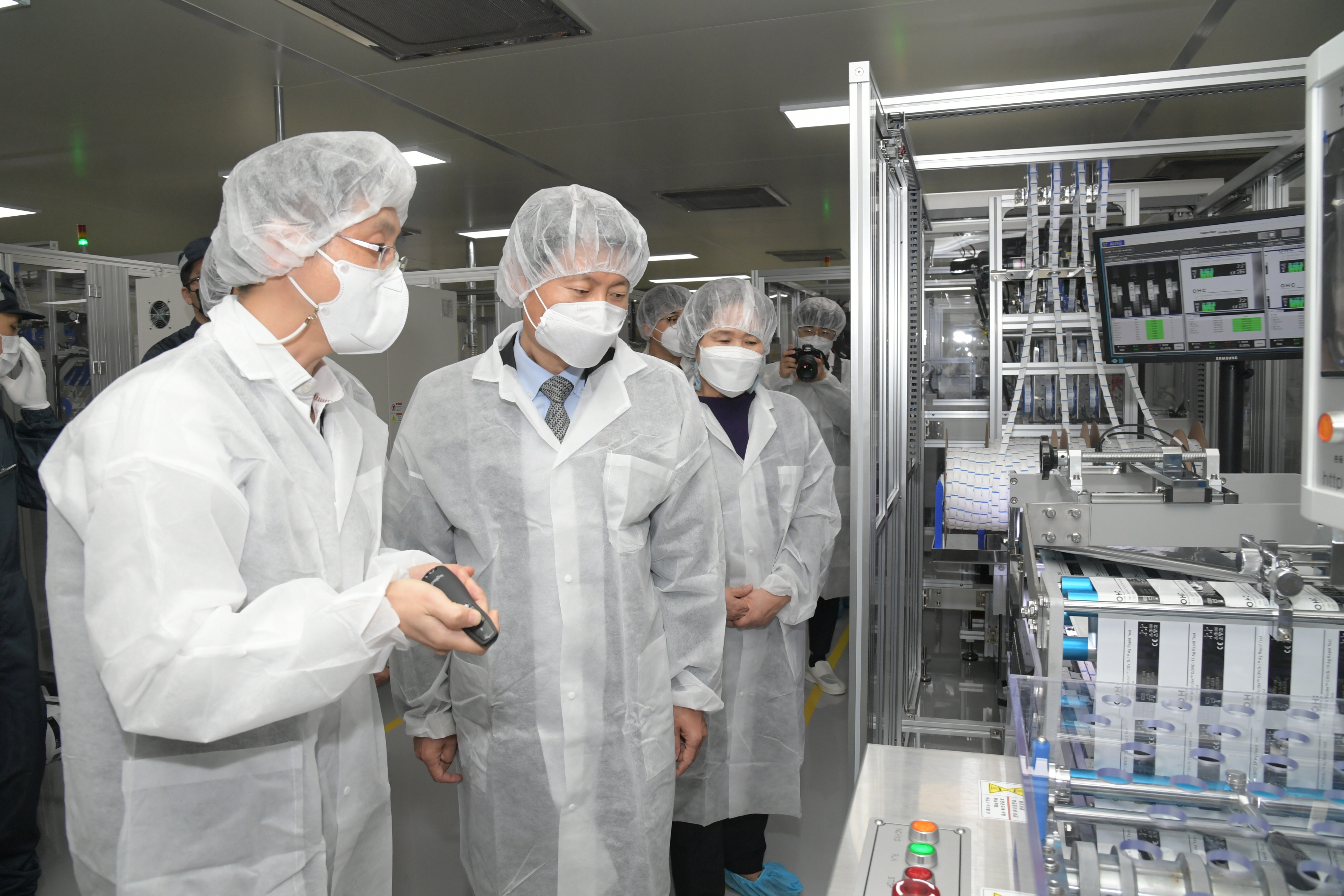 Photo News2 - [Dec. 10, 2020] A visit to the COVID-19 diagnostic reagent manufacturer