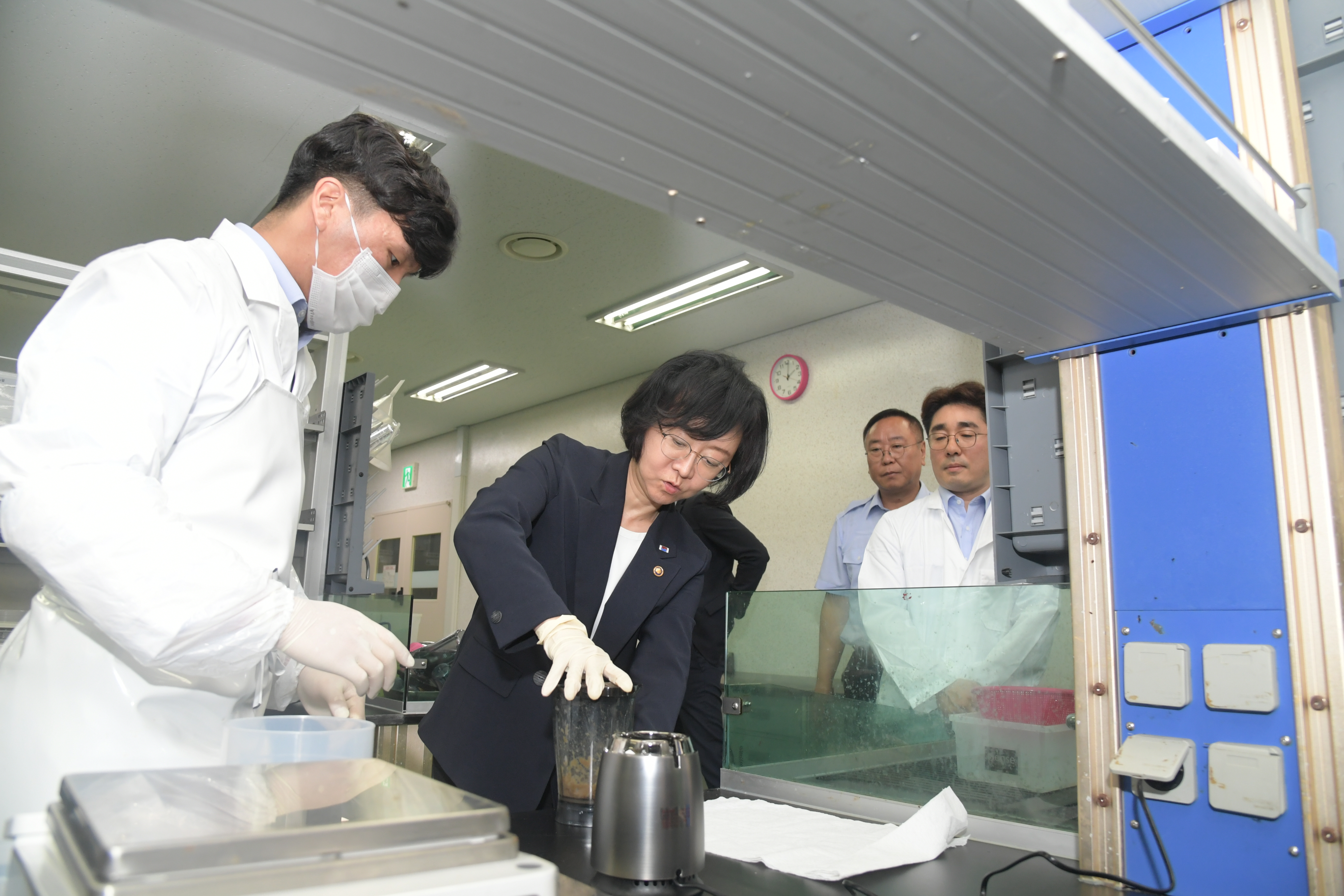 Photo News2 - [June 30, 2023] Minster Inspects Imported Seafood Safety Management