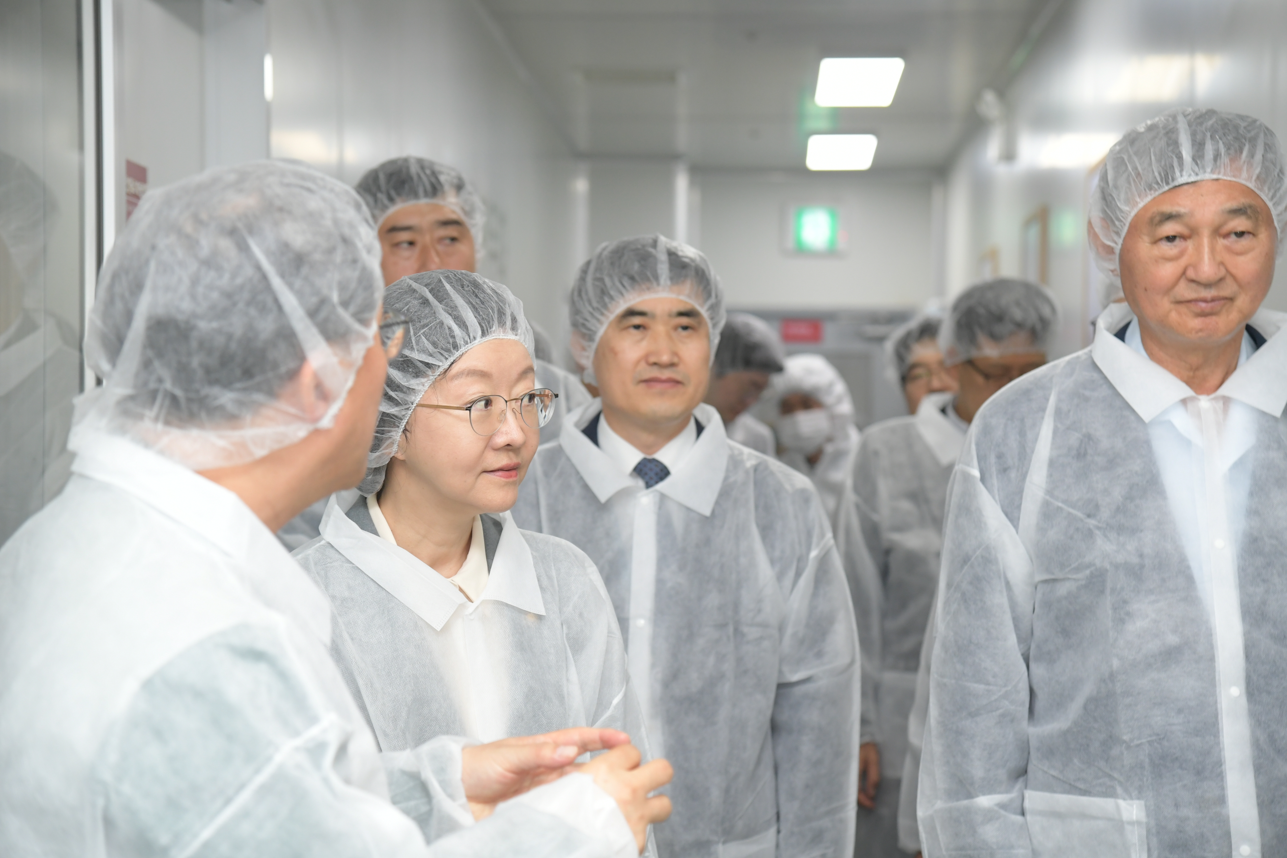 Photo News4 - Visit to cosmetics manufacturing site