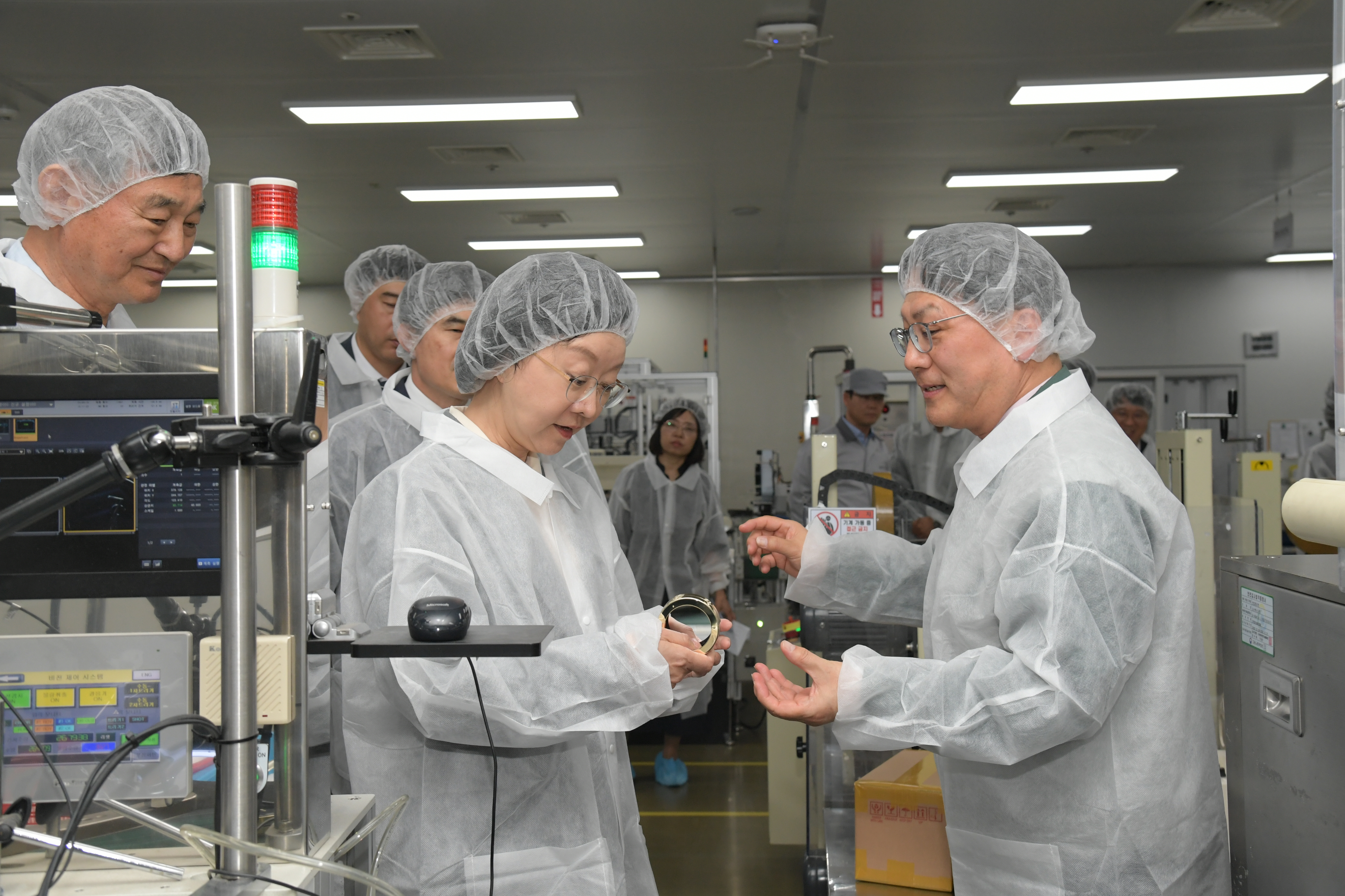 Photo News5 - Visit to cosmetics manufacturing site