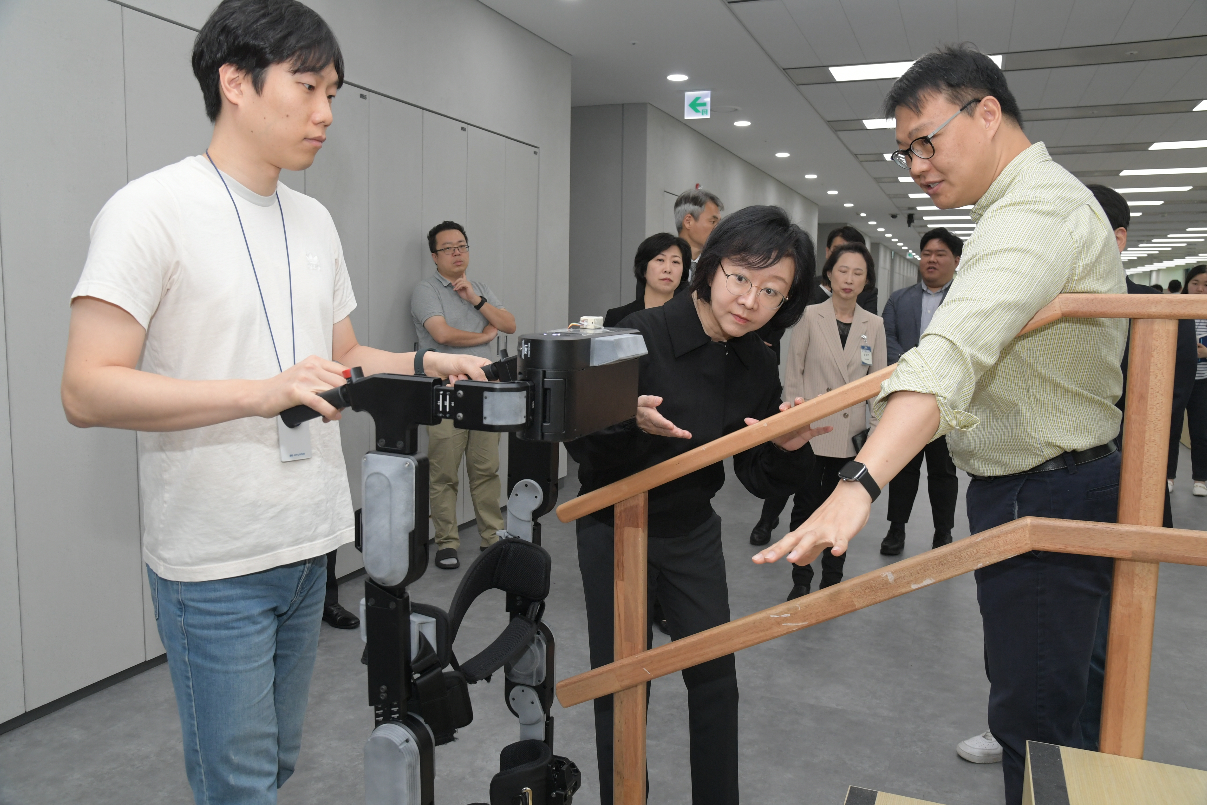 Photo News2 - Visit to medical robot research and development site