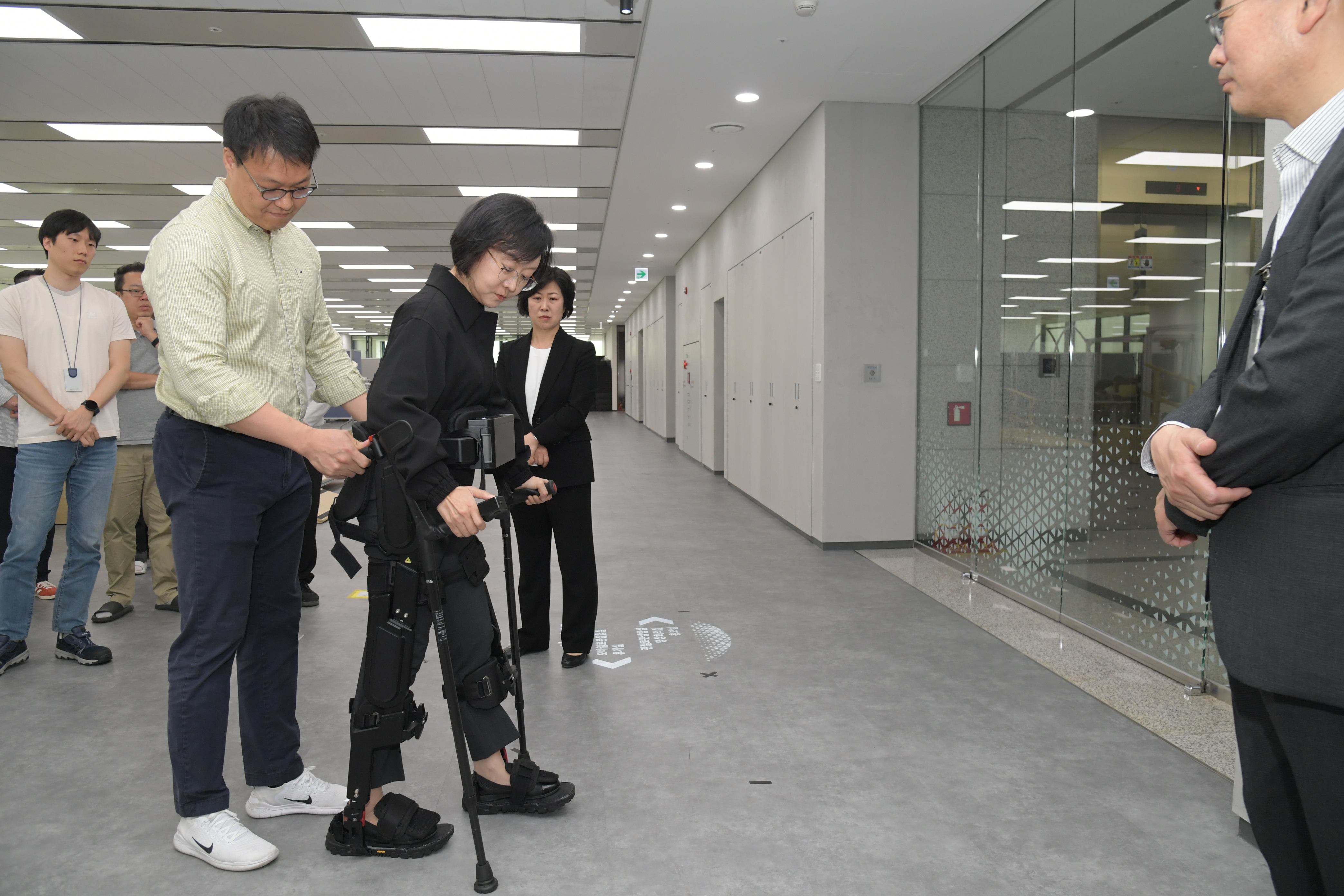 Photo News4 - Visit to medical robot research and development site