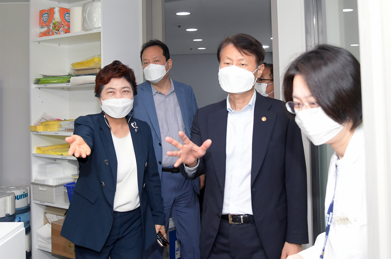 한국희귀·필수의약품센터 방역 점검