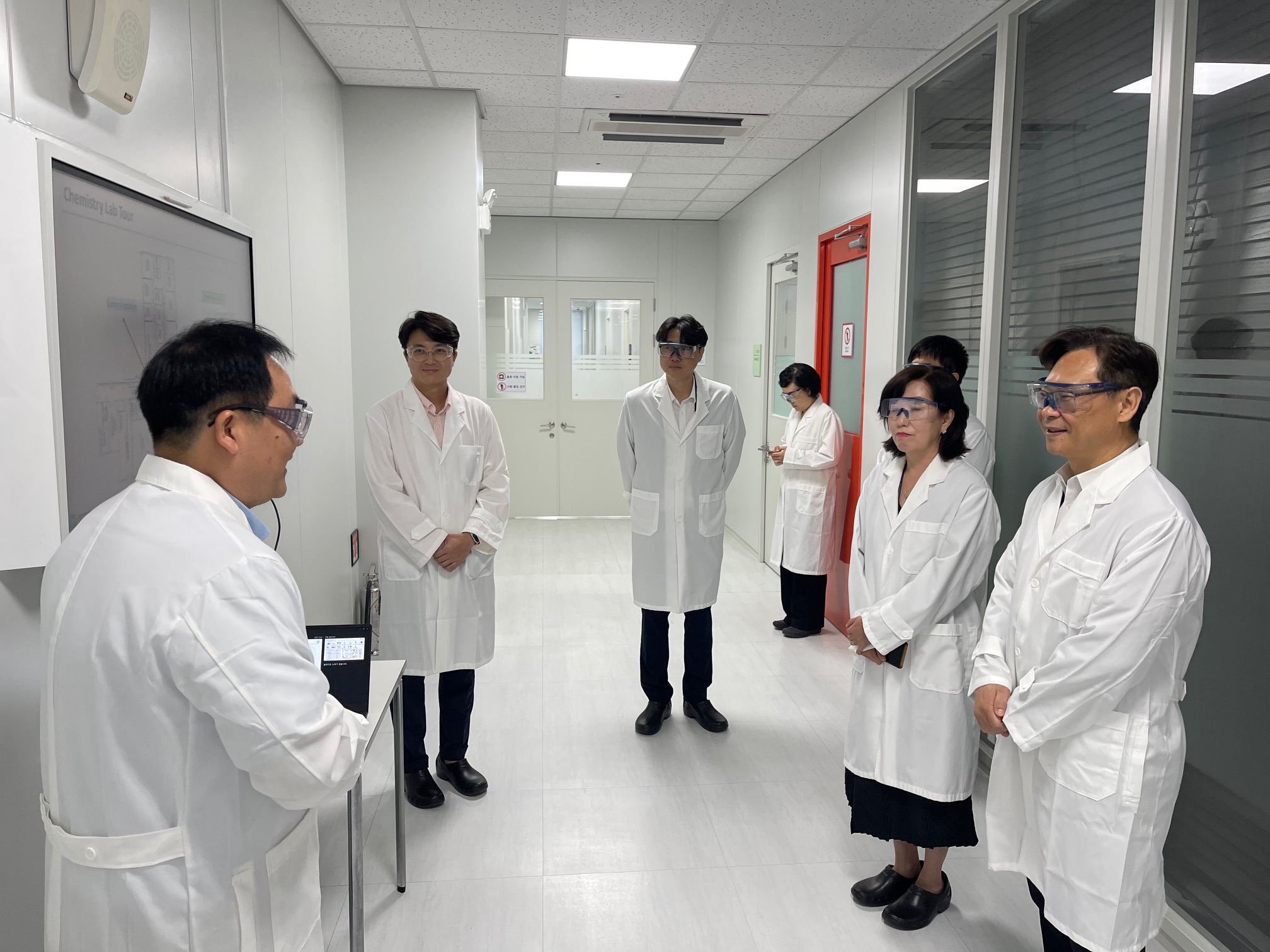 [25.8.22.(금)] 김명호 경인식약청청장, 바이오의약품 GMP 제조소 현장방문