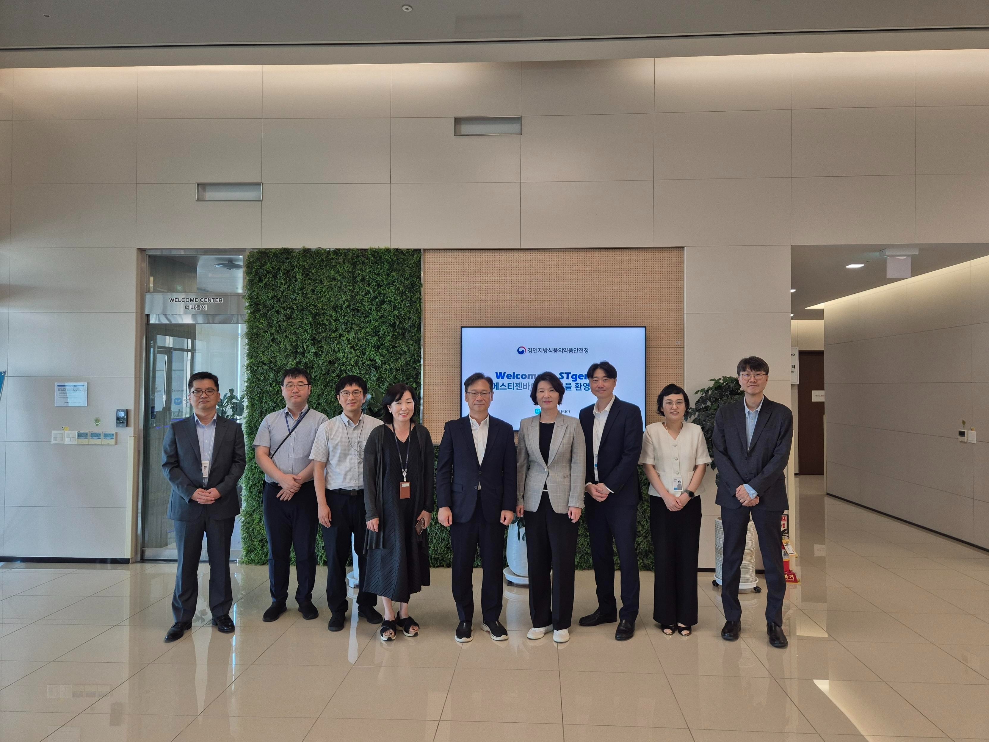 [25.8.22.(금)] 김명호 경인식약청청장, 바이오의약품 GMP 제조소 현장방문_1