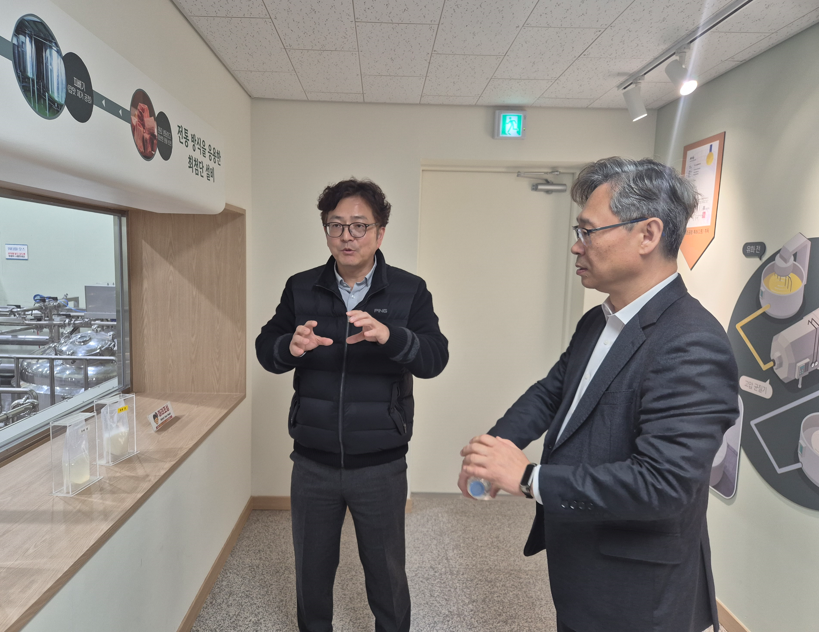 [25.12.11.(목)] 김명호 경인식약청청장, 식육추출가공품 제조업체 현장방